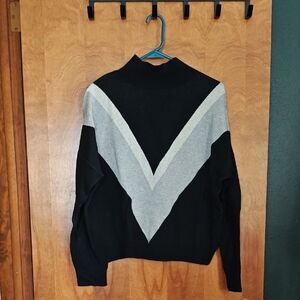 Old Navy Women's Black and Gray Turtleneck Sweater